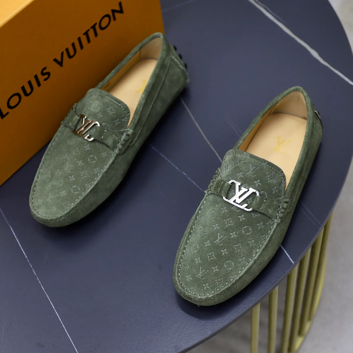 Ex-factory price: 480💰【LV】Louis Vuitton ⚠️High-end men’s driving and pedal series ⚠️38-44 (customized for 45) ⚠️All original cowhide leather! Thick and soft! Made entirely of calfskin lining! The latest non-slip beanie sole! Three-dimensional package technology! Fashionable and classic! Handicrafts! Original high quality! Feel free to compare!